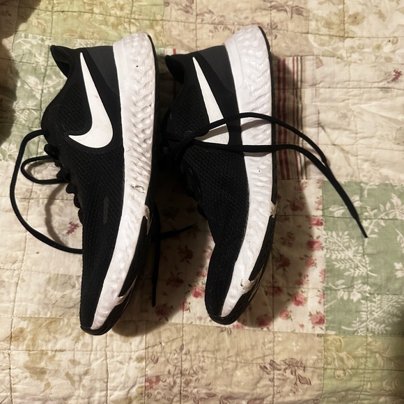 Nike Revolution Running Tennis Athletic Shoes Size 7.5 Black White Athleisure - Picture 2 of 5